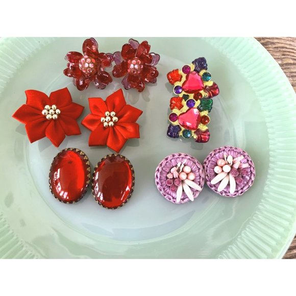 Vintage lot 5 pair vintage Flower Statement Clip Earrings - Picture 1 of 10